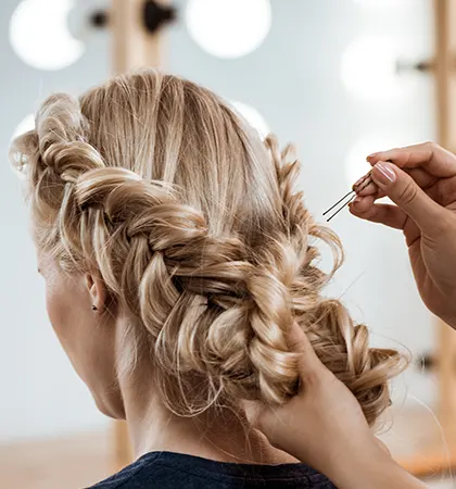 Techniques de coiffage evenementiel